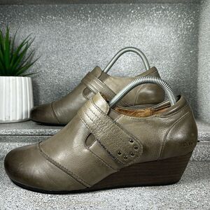 Taos Genuine Leather Splurge Pump Wedge Shoes Gray Leather Hook Loop Studded 9